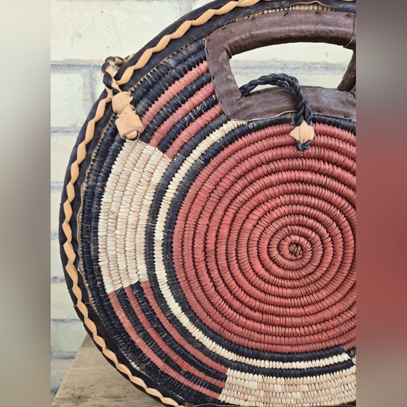 Vintage Leather Bag - Picture 2 of 11